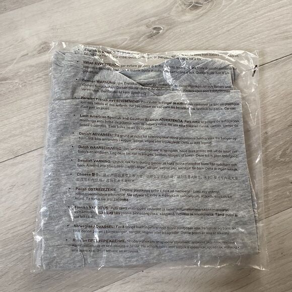 Savage Fenty Xssential Baby Pocket Tee Platinum Grey XL NWT and in packaging - Picture 8 of 8